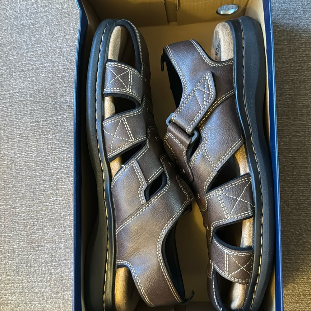 Dockers sandals size 11